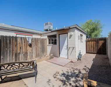 2449 E Fairmount Avenue - Photo Thumbnail 24