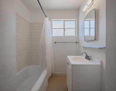 2449 E Fairmount Avenue - Photo Thumbnail 15