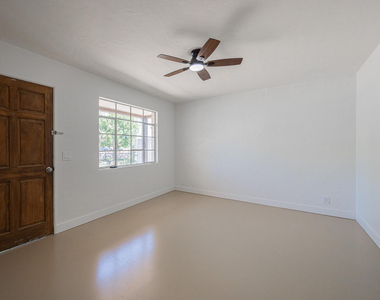 2449 E Fairmount Avenue - Photo Thumbnail 8