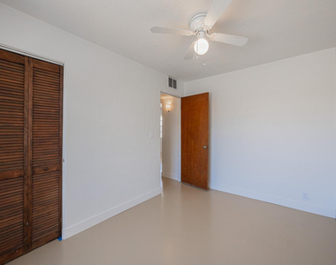 2449 E Fairmount Avenue - Photo Thumbnail 14