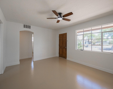 2449 E Fairmount Avenue - Photo Thumbnail 11