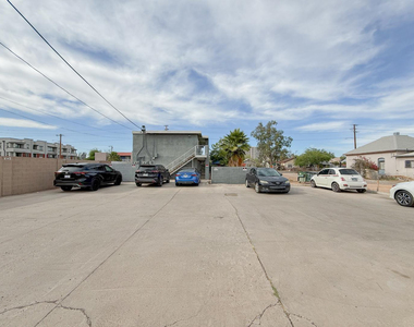 909 E Roosevelt Street - Photo Thumbnail 2