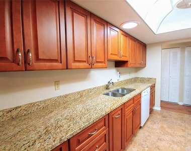 2006 Hampstead Circle - Photo Thumbnail 4