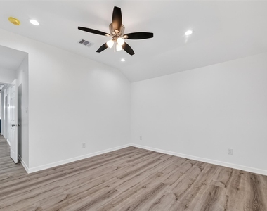 7725 Hoffman Street - Photo Thumbnail 48
