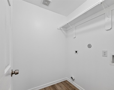 7725 Hoffman Street - Photo Thumbnail 15