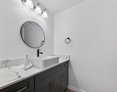7725 Hoffman Street - Photo Thumbnail 11