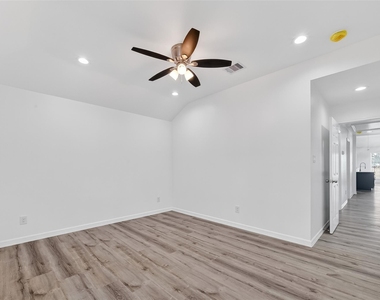 7725 Hoffman Street - Photo Thumbnail 21