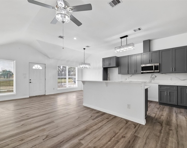 7725 Hoffman Street - Photo Thumbnail 6