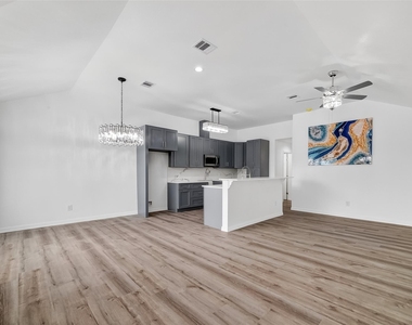 7725 Hoffman Street - Photo Thumbnail 4