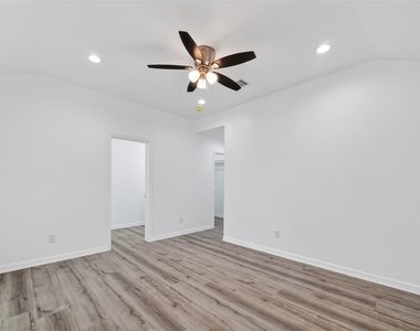 7725 Hoffman Street - Photo Thumbnail 49