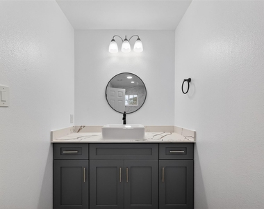 7725 Hoffman Street - Photo Thumbnail 24