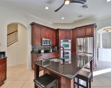 602 Saxony Boulevard - Photo Thumbnail 10
