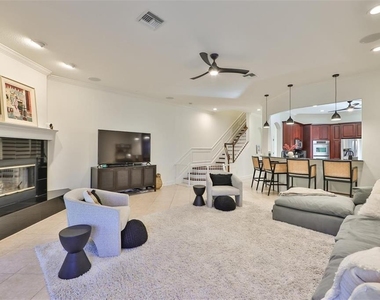 602 Saxony Boulevard - Photo Thumbnail 7
