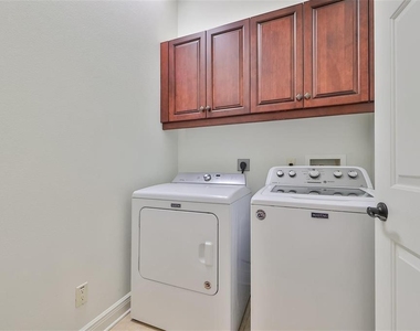 602 Saxony Boulevard - Photo Thumbnail 19