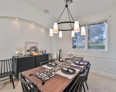 602 Saxony Boulevard - Photo Thumbnail 13