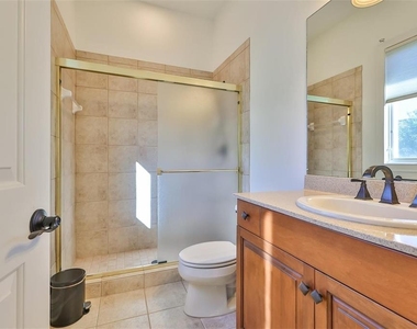 602 Saxony Boulevard - Photo Thumbnail 28