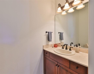 602 Saxony Boulevard - Photo Thumbnail 30