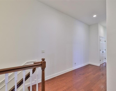 602 Saxony Boulevard - Photo Thumbnail 18