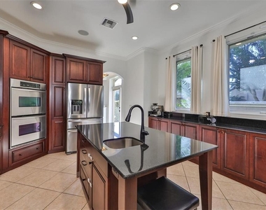 602 Saxony Boulevard - Photo Thumbnail 8