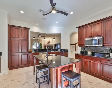 602 Saxony Boulevard - Photo Thumbnail 11