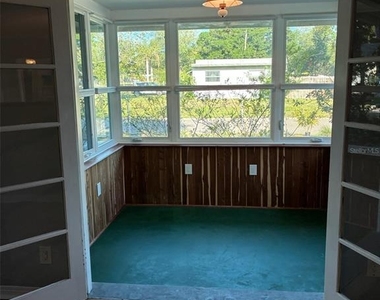 1155 53rd Avenue N - Photo Thumbnail 8