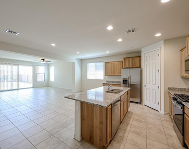 31949 N 134th - Photo Thumbnail 4