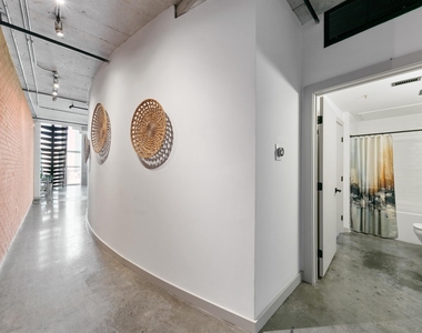 2000 Bagby Street - Photo Thumbnail 2