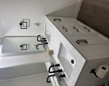 1600 E Laguna - Photo Thumbnail 8