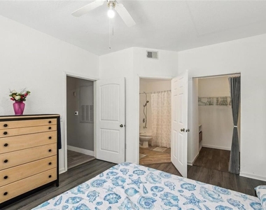 17104 Carrington Park Drive - Photo Thumbnail 8
