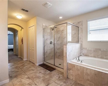 11322 Hascroft Forest Court - Photo Thumbnail 21