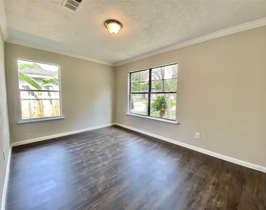 8626 Greiner Drive - Photo Thumbnail 12