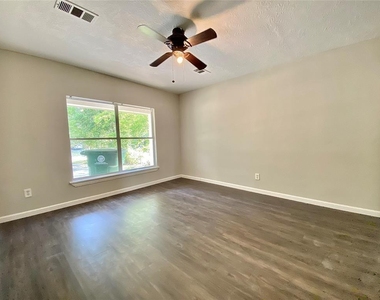 8626 Greiner Drive - Photo Thumbnail 9