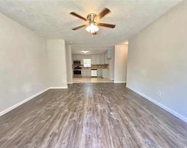 8626 Greiner Drive - Photo Thumbnail 7