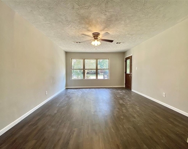 8626 Greiner Drive - Photo Thumbnail 6