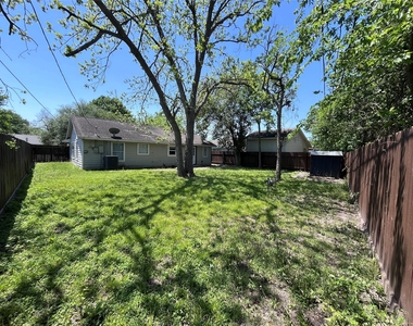8626 Greiner Drive - Photo Thumbnail 4