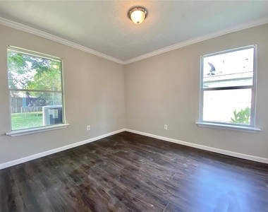 8626 Greiner Drive - Photo Thumbnail 14
