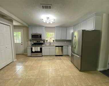 8626 Greiner Drive - Photo Thumbnail 3