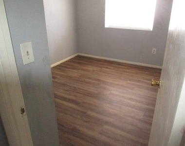 6014 S College - Photo Thumbnail 11