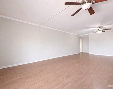 10110 Forum West Drive - Photo Thumbnail 3