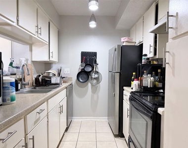 10110 Forum West Drive - Photo Thumbnail 4