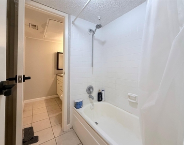 10110 Forum West Drive - Photo Thumbnail 9