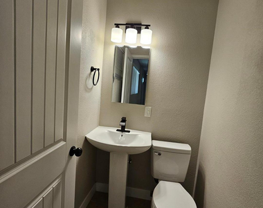 8702 W Pinnacle Peak Road - Photo Thumbnail 9