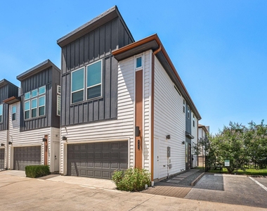 725 N Emile Street - Photo Thumbnail 3