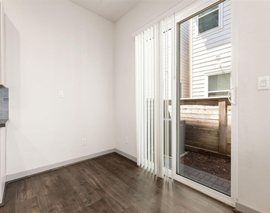 725 N Emile Street - Photo Thumbnail 10