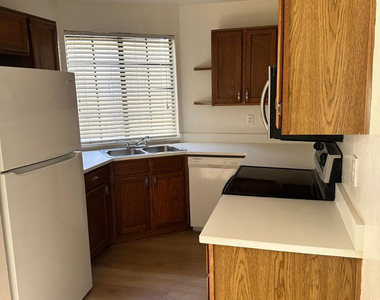 930 N Mesa Drive - Photo Thumbnail 14
