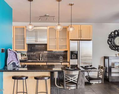 207 W Clarendon Avenue - Photo Thumbnail 6
