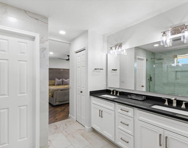 10628 E Cinnabar Avenue - Photo Thumbnail 13
