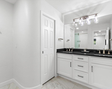 10628 E Cinnabar Avenue - Photo Thumbnail 17
