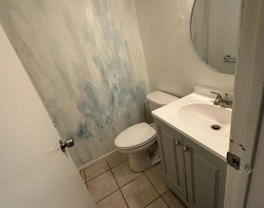 2808 N 43rd - Photo Thumbnail 3