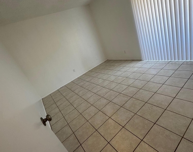 2808 N 43rd - Photo Thumbnail 5